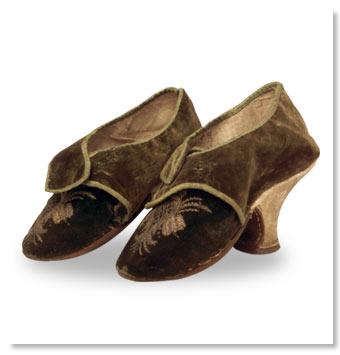Zapatos de María Francisca Villanova, esposa del virrey Antonio Amar y Borbón Zapatos de María Francisca Villanova, esposa del virrey Antonio Amar y Borbón