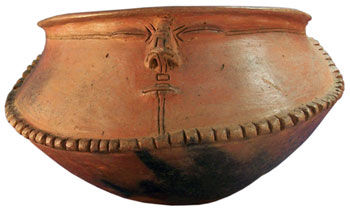 Vasija con representación de rostro humano Vasija con representación de rostro humano