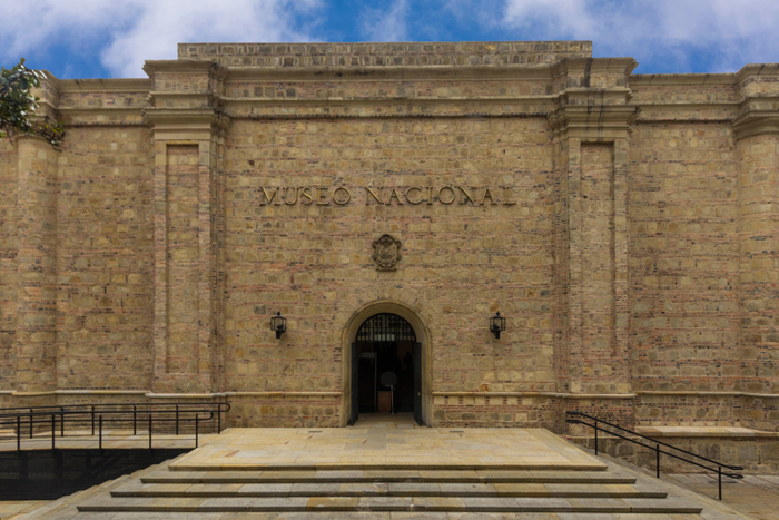  Ati y Mindhiva, como el árbol bajo el huracán en el Museo Nacional de Colombia 