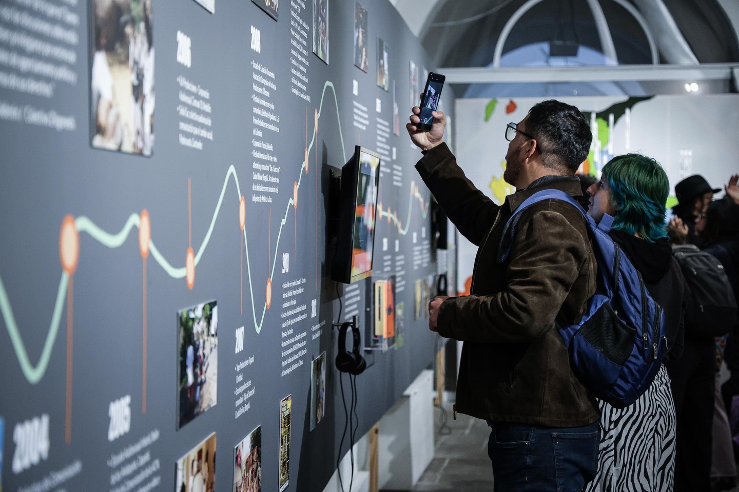 En el Museo Nacional de Colombia se presenta “Luces, Cámara y Comunidad”, la primera exposición que reúne más de 30 años de historia del cine comunitario en el país