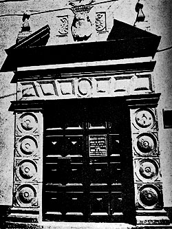 Portada del edificio de Las Aulas Portada del edificio de Las Aulas